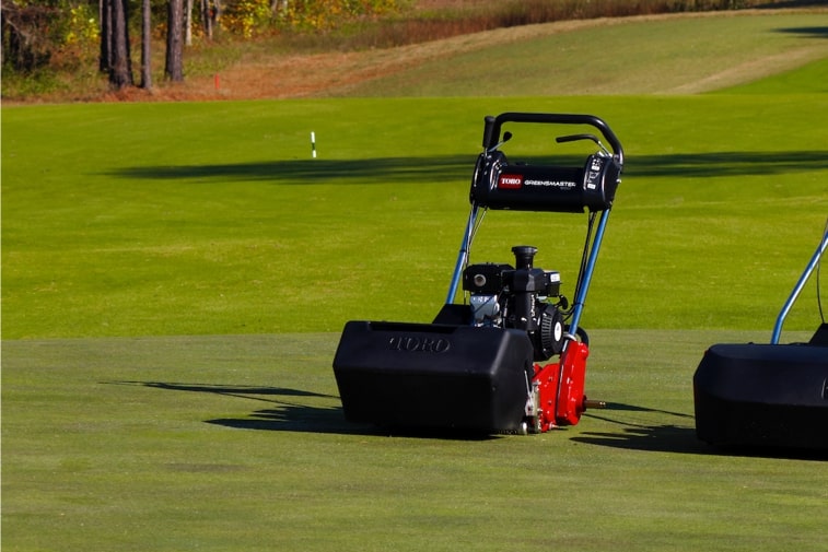 Toro Greensmaster 800 on a golf course.