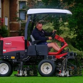 Groundsman Mark Cummings with the new Reelmaster 3555-D.